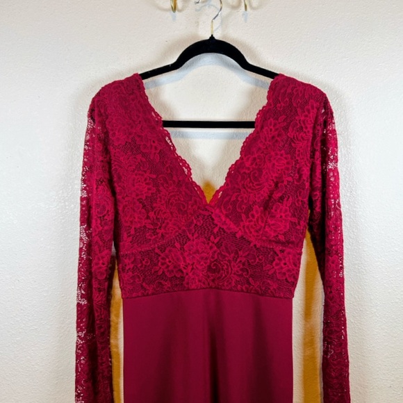 Elegant Windsor Cranberry/Burgundy Lace Formal Dress. Deep V front/back. Size M - Picture 3 of 8